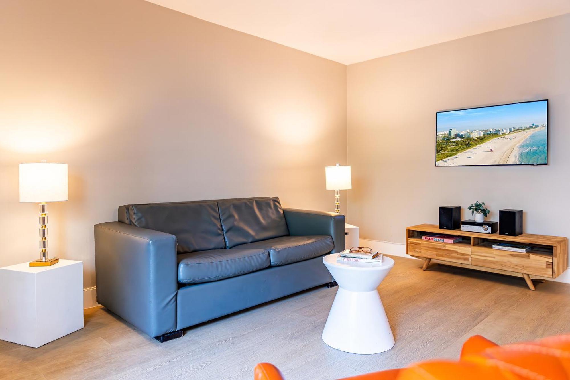 Beachside All Suites Hotel Маями Бийч Екстериор снимка