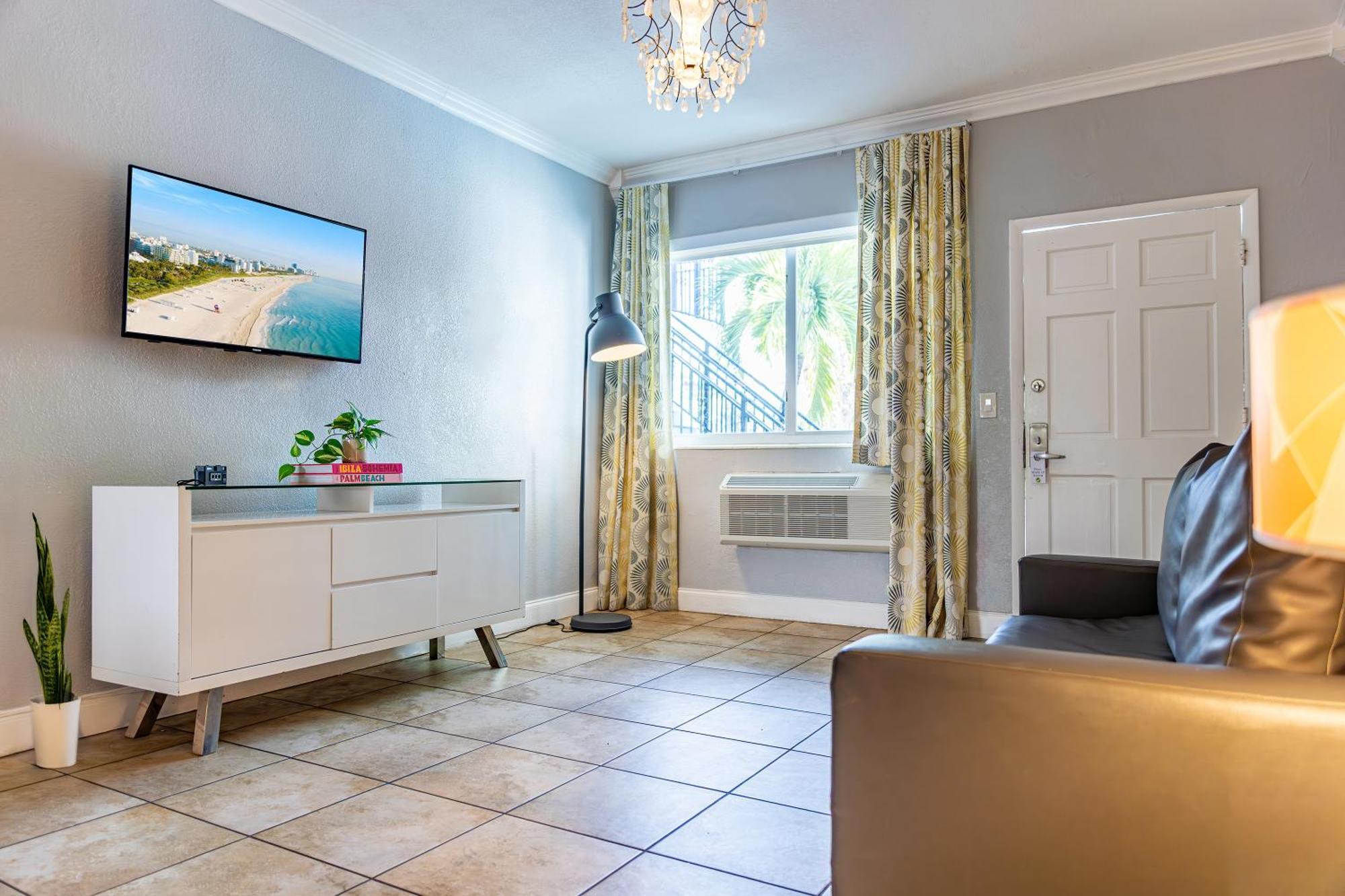 Beachside All Suites Hotel Маями Бийч Екстериор снимка