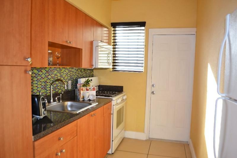 Beachside All Suites Hotel Маями Бийч Екстериор снимка